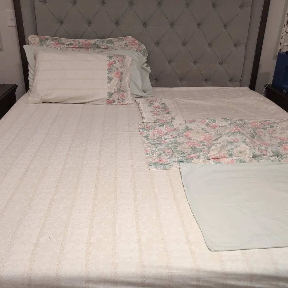 Vtg Eileen West King/Queen Sheet Set Cream‎ Floral Cotton USA 6 pillowcases READ